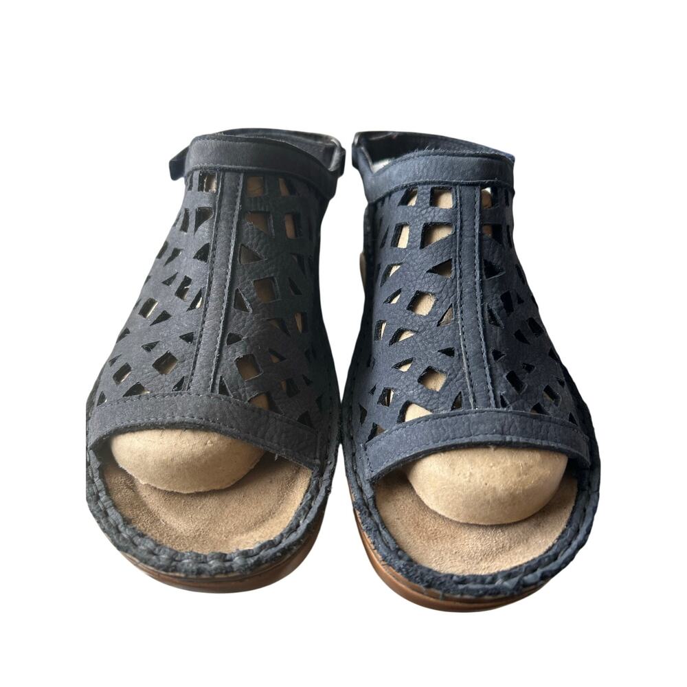 Naot Amadora sandal navy velvet leather size 7